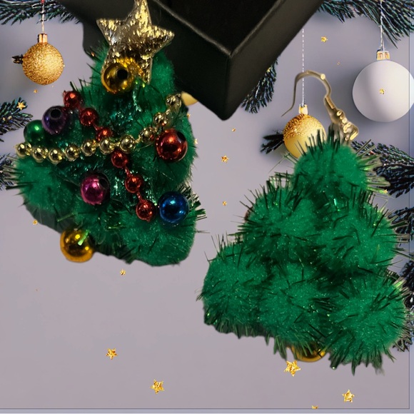NEW Christmas 🎄 Tree Earrings - Picture 4 of 6